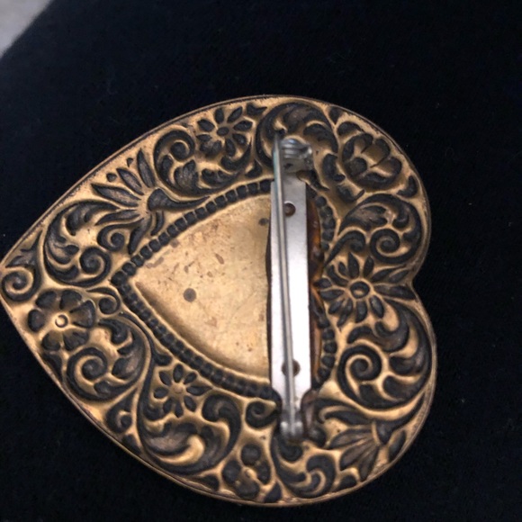 Hand painted violet pin - Picture 3 of 3